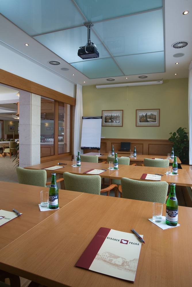 Dolce Villa Hotel 28/57