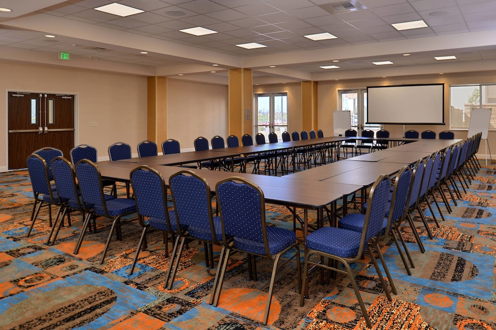 Fairfield Inn And Suites By Marriott Sacramento Airport Woodland 42/44