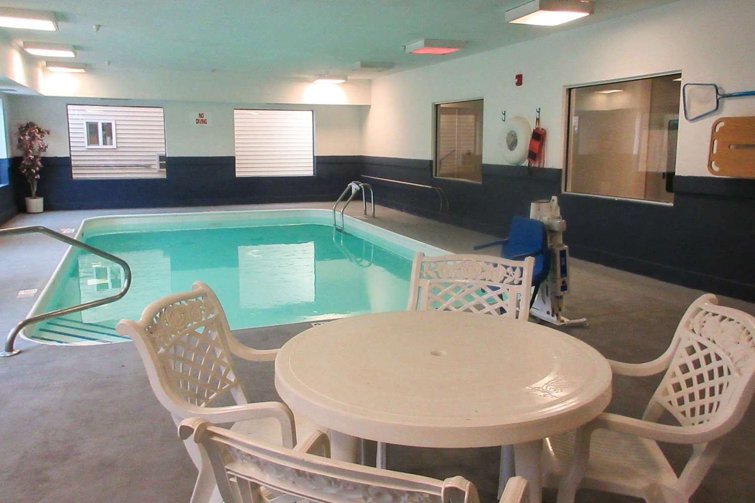 Quality Inn Sawyer, MI 24/35