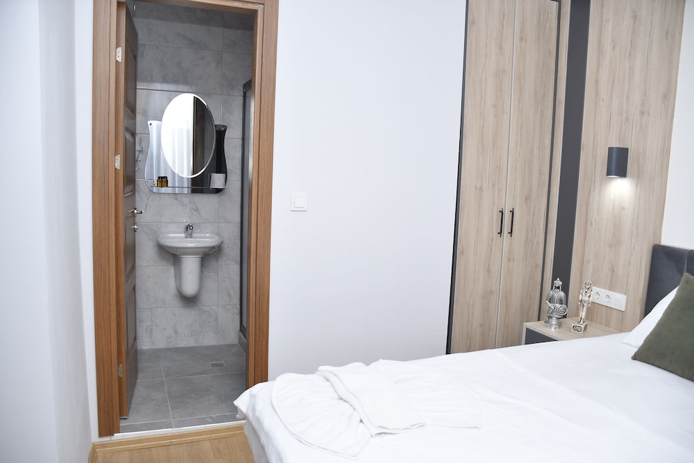 Hotel Arinna 12/25
