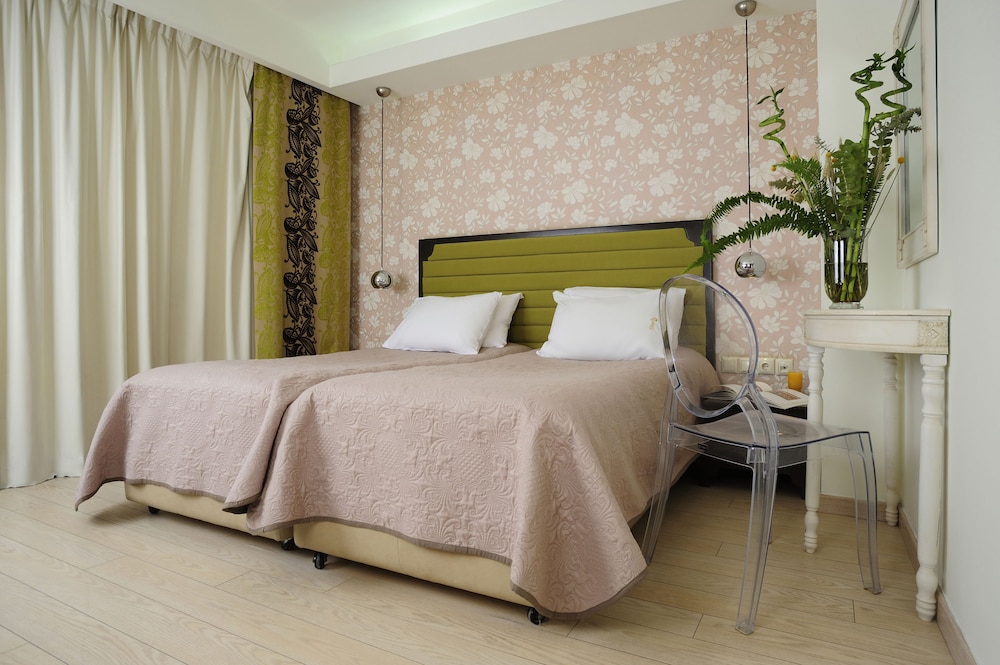 Steris Elegant Beach Hotel 23/70