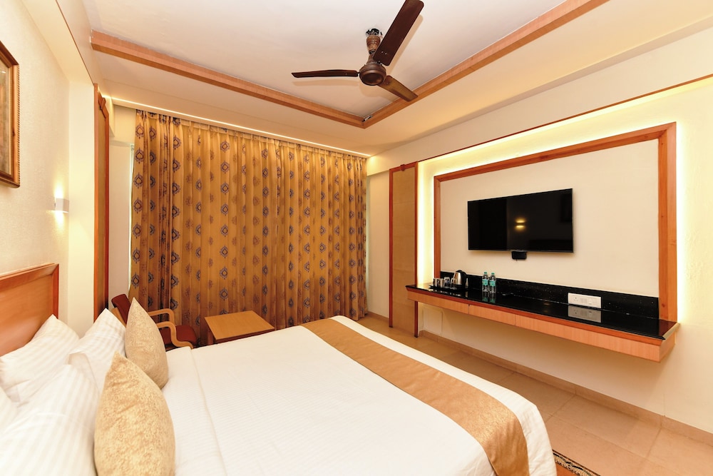 HOTEL ROOPA 22/63