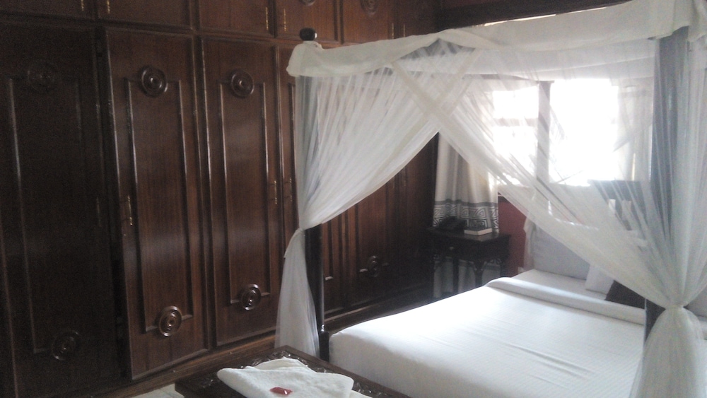 Twiga Sanctuary Resort 2/14