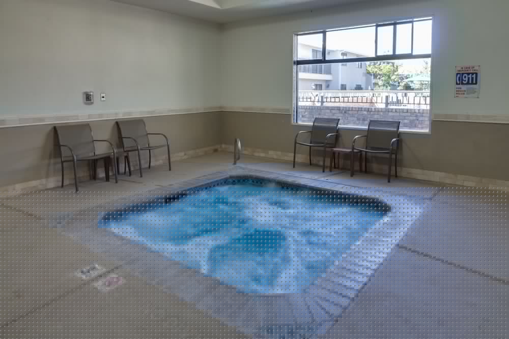 Ashmore Inn and Suites 25/61