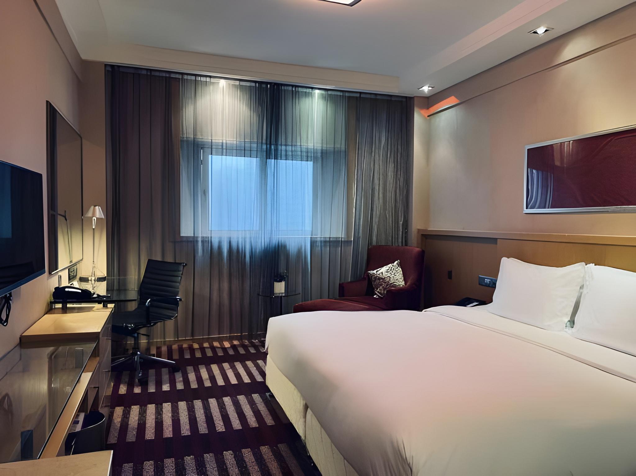 Boutique, Queen Bed