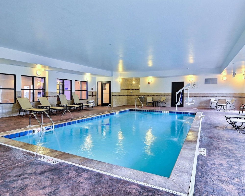 Comfort Suites Uniontown, PA 3/44
