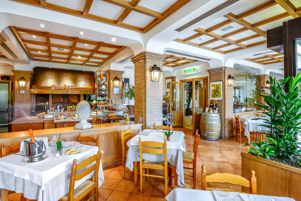 restaurant cafeteria