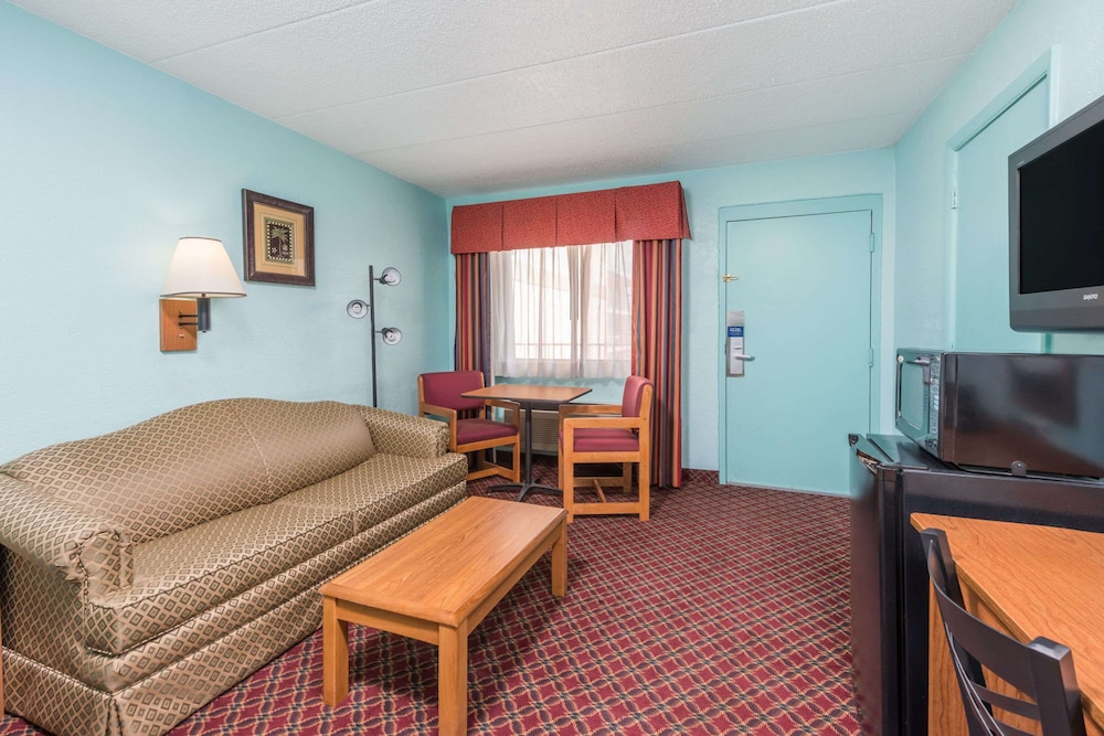 Economy Suites Springfield - I-44 26/43