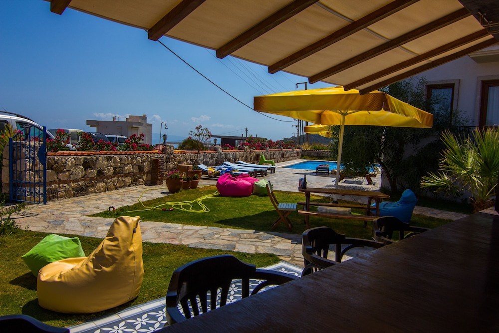 Karaburun Konak Hotel 40/50