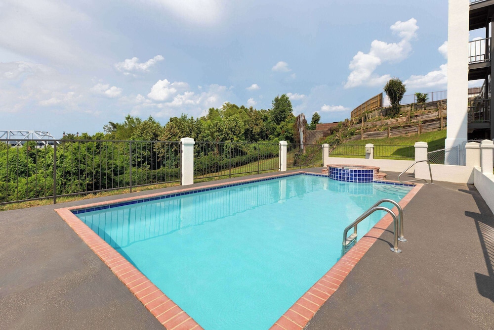 Days Inn & Suites By Wyndham Vicksburg 19/33