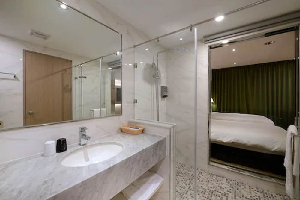 Aeris International Hotel 18/61