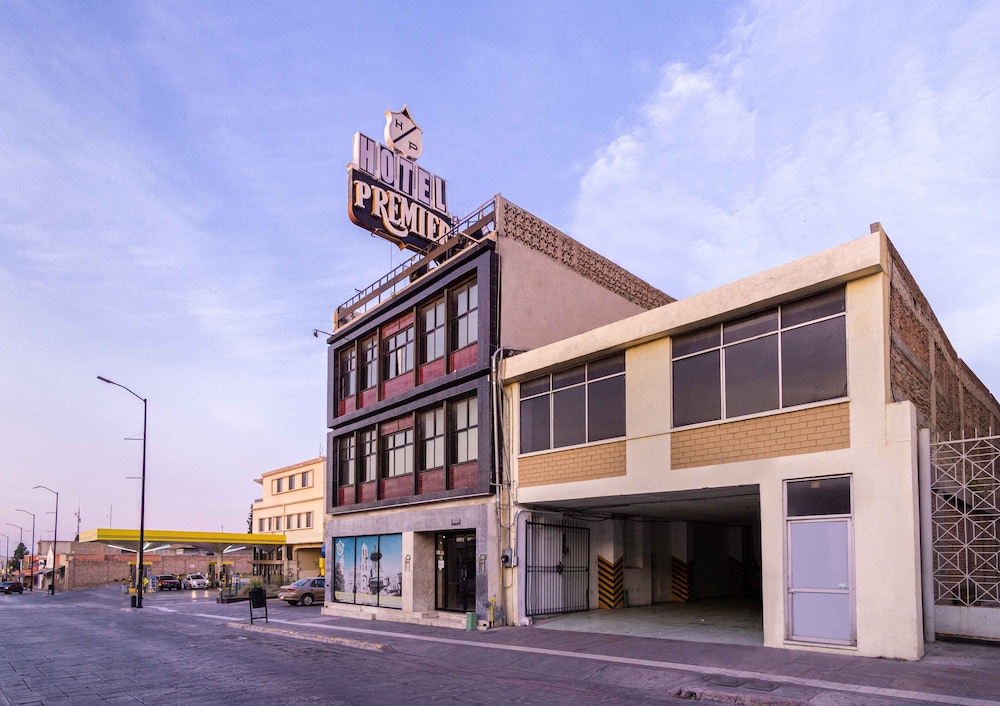 Premier Hotel 4/40