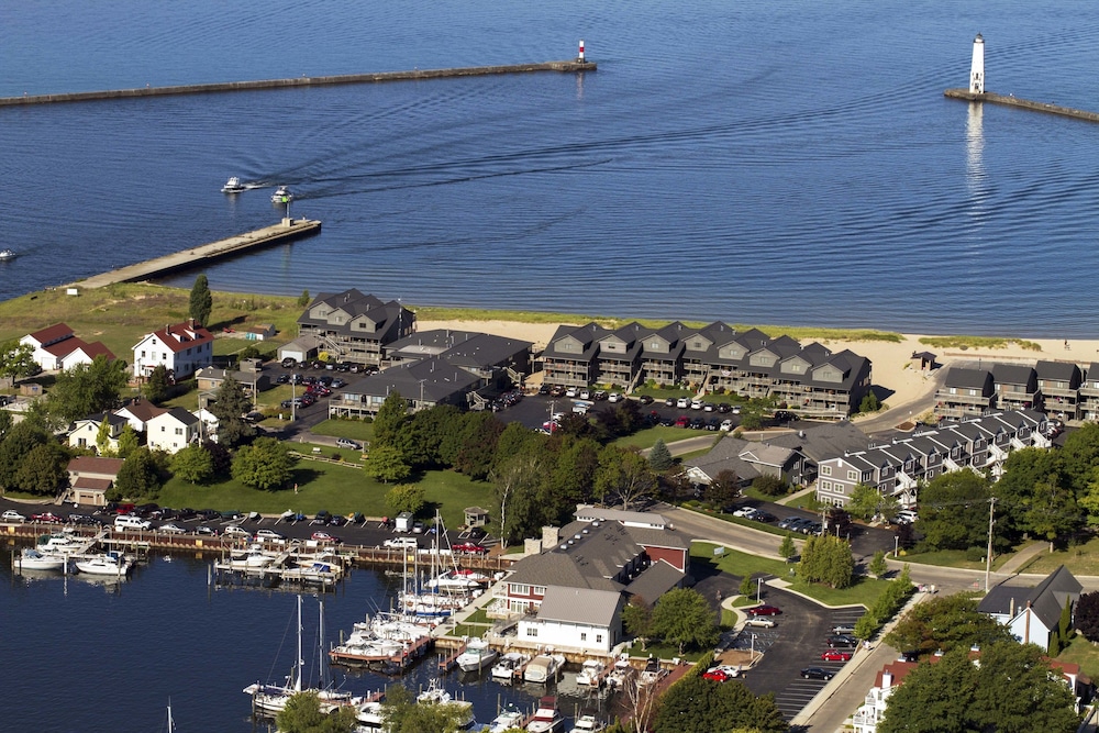 Harbor Lights Resort 22/26
