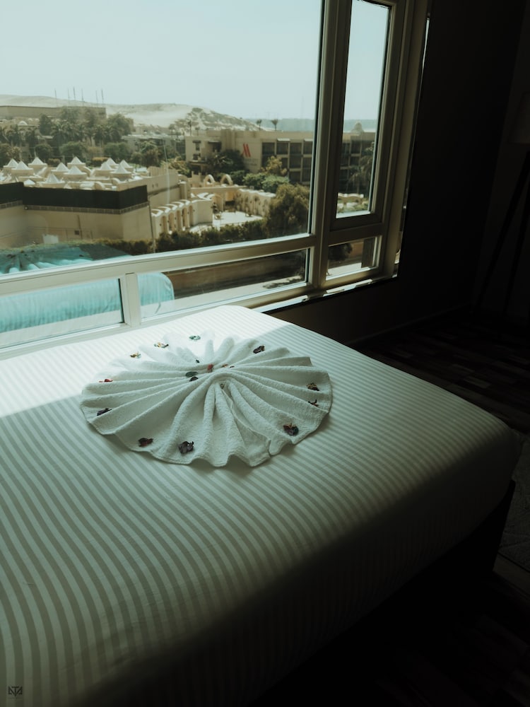 Turquoise Pyramids & Grand Egyptian museum view Hotel 24/50
