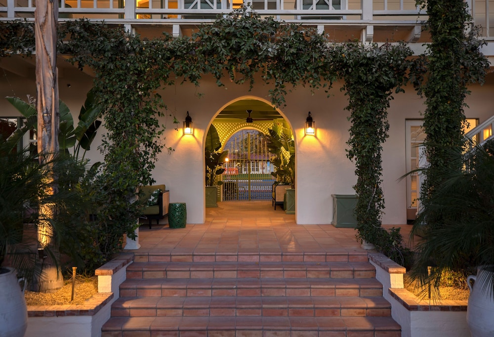 Colony Palms Hotel image