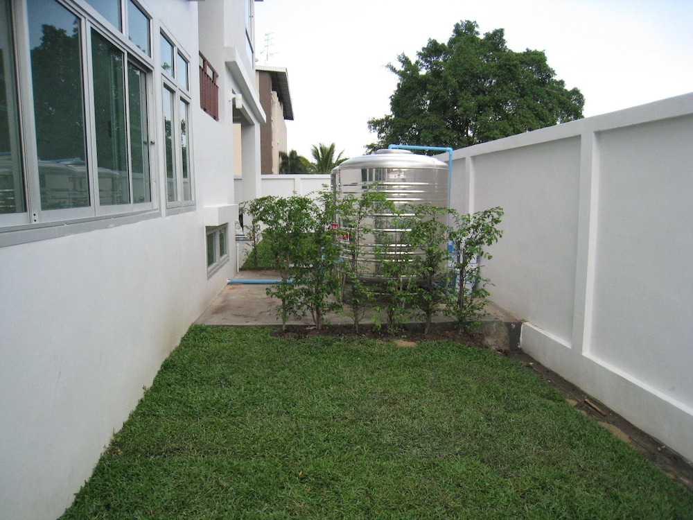 The Meet Green Apartment 61/66