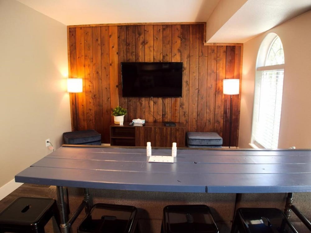 Tahoe City Inn 38/42