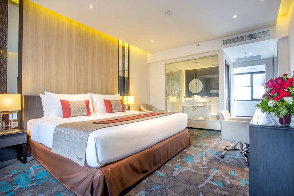 Grace Hotel 33/77