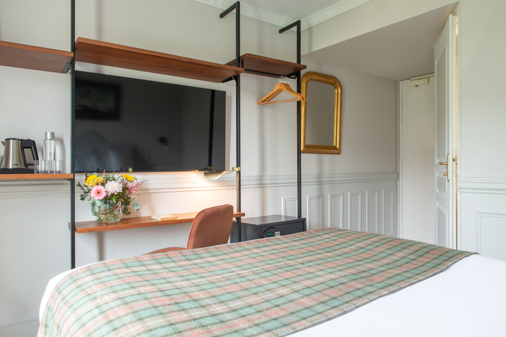 Superior, Double Bed, Hotel De La Porte Doree 4/4