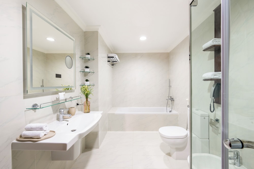 Dusit Hotel And Suites 62/64