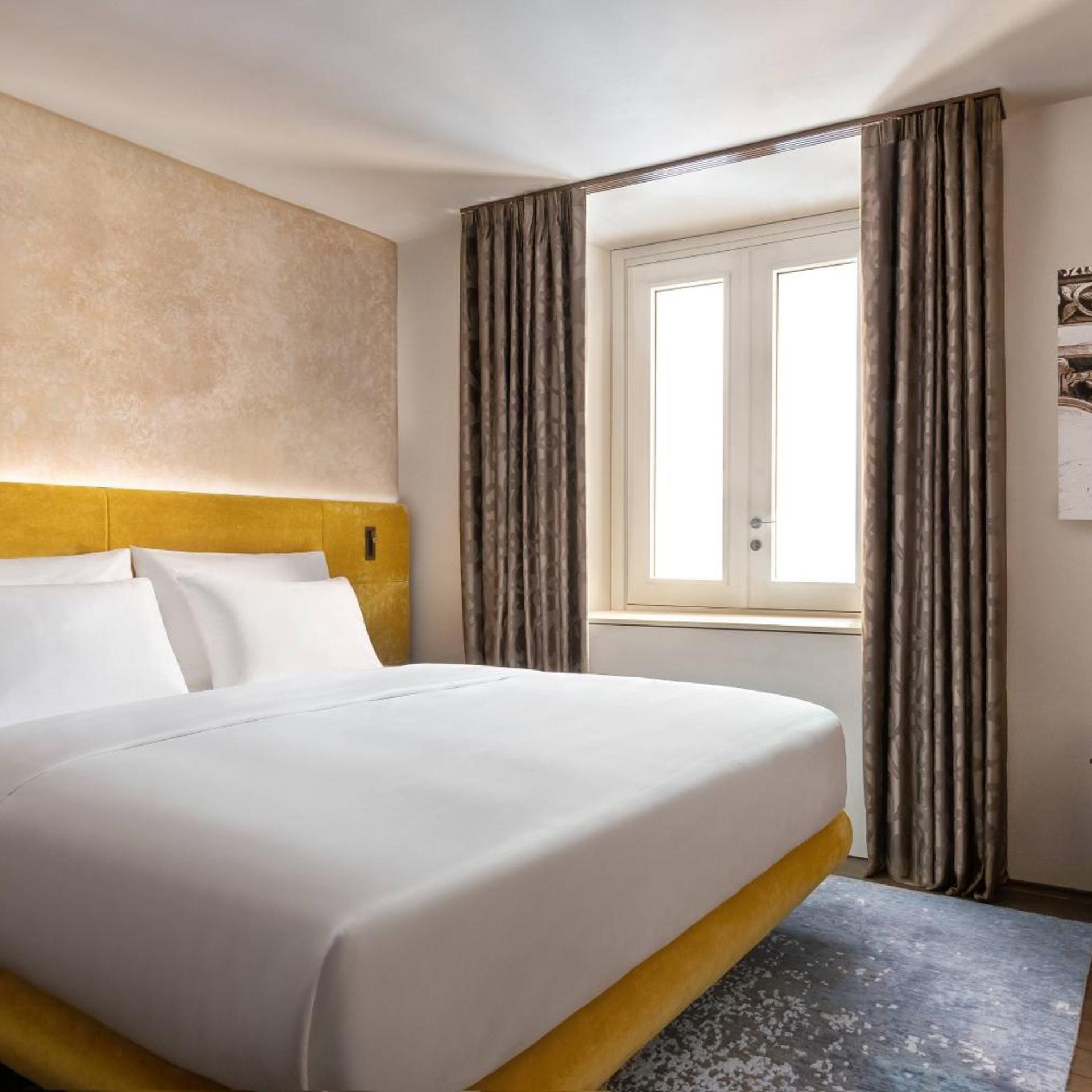 Adagio, Guest Room, King Bed