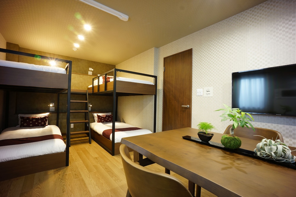 RoNa Hotel 7/25