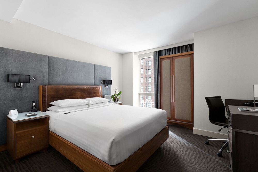 STUDIO, QUEEN BED