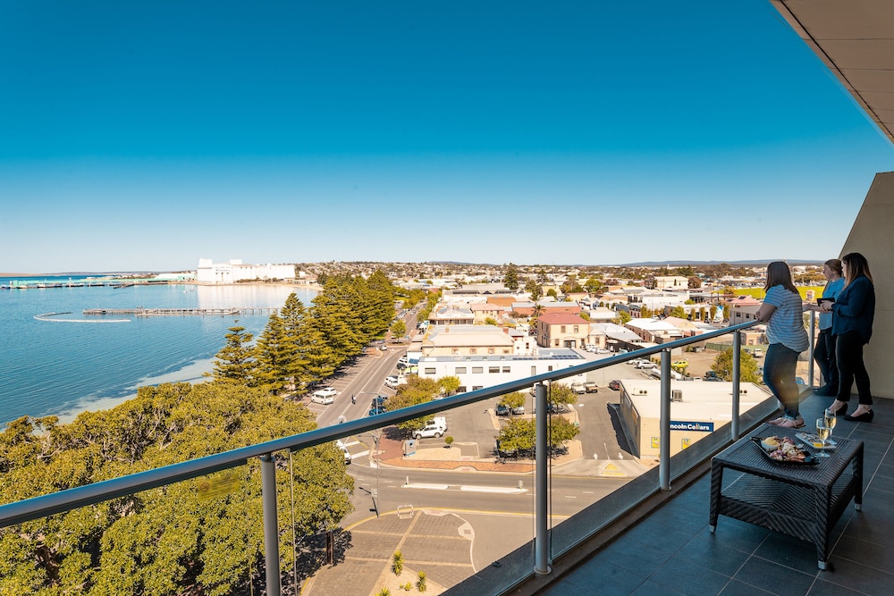 The Port Lincoln Hotel 46/50