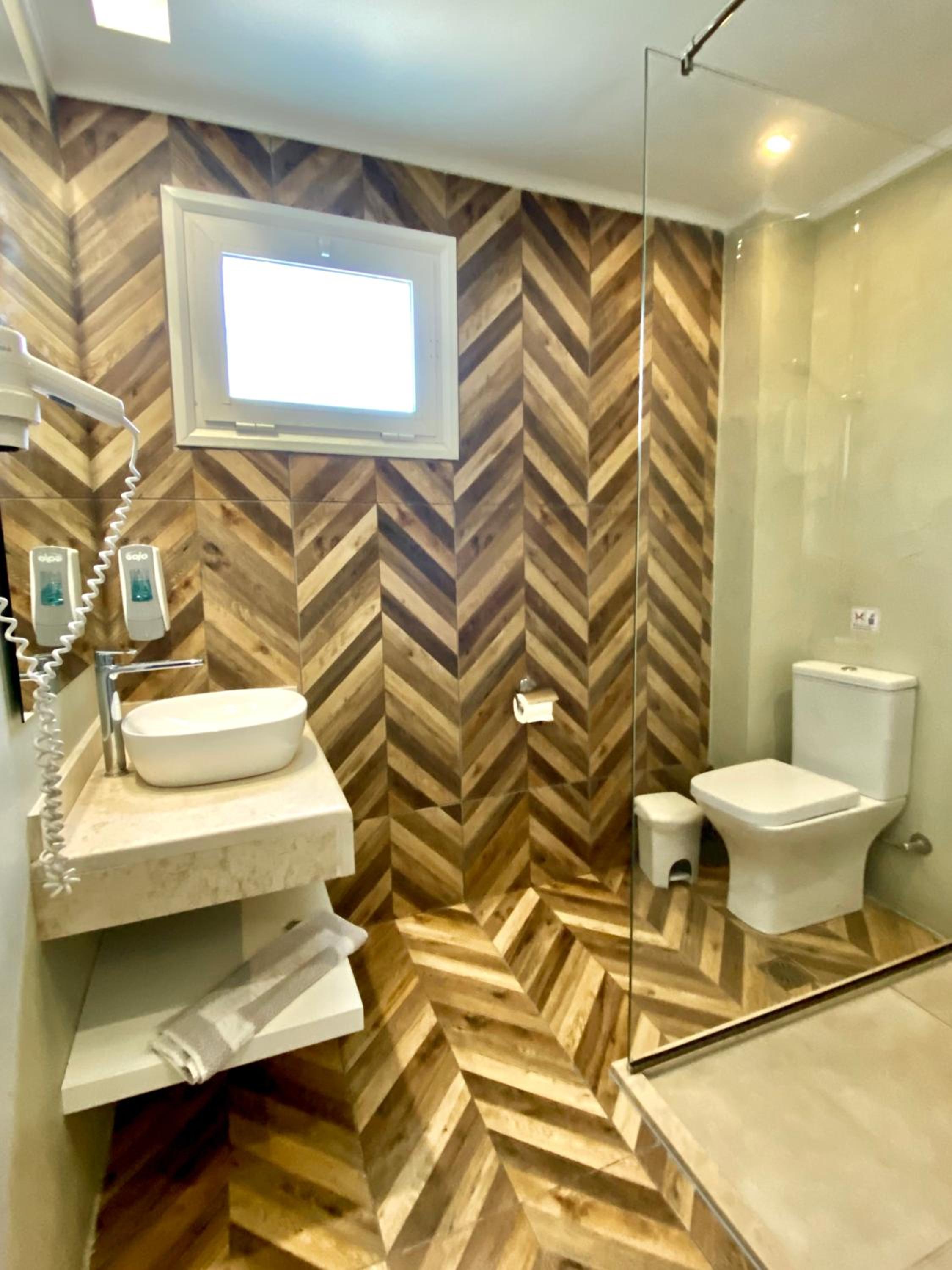 غرفة ثلاثية بإطلالة على المسبح، Paloma Blanca Hotel 6/6