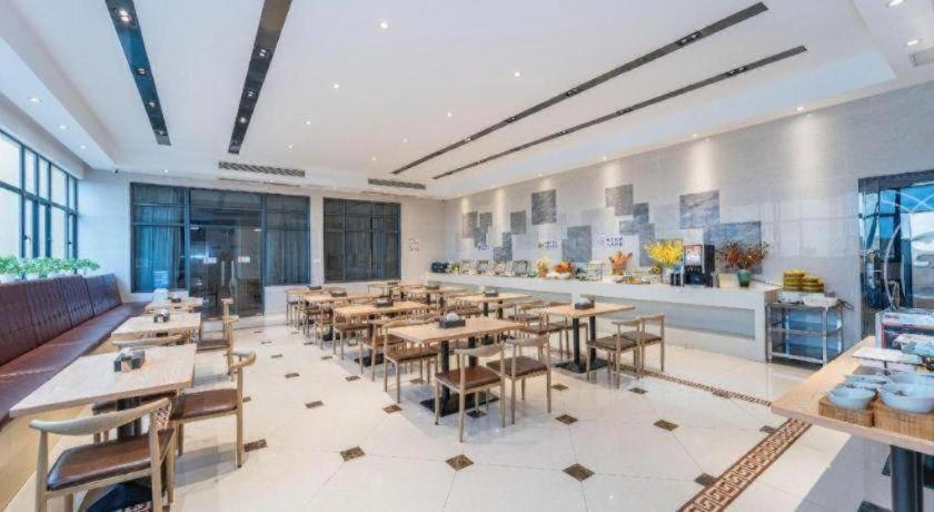 Vienna Hotel (Guangzhou Panyu Plaza) 47/58