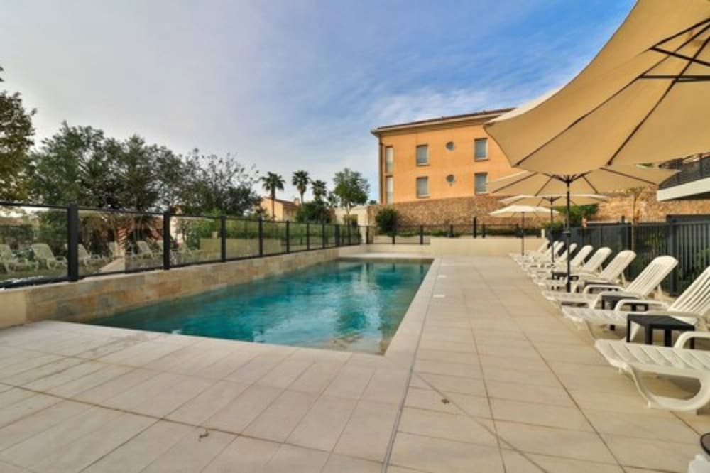 swimming pool spa