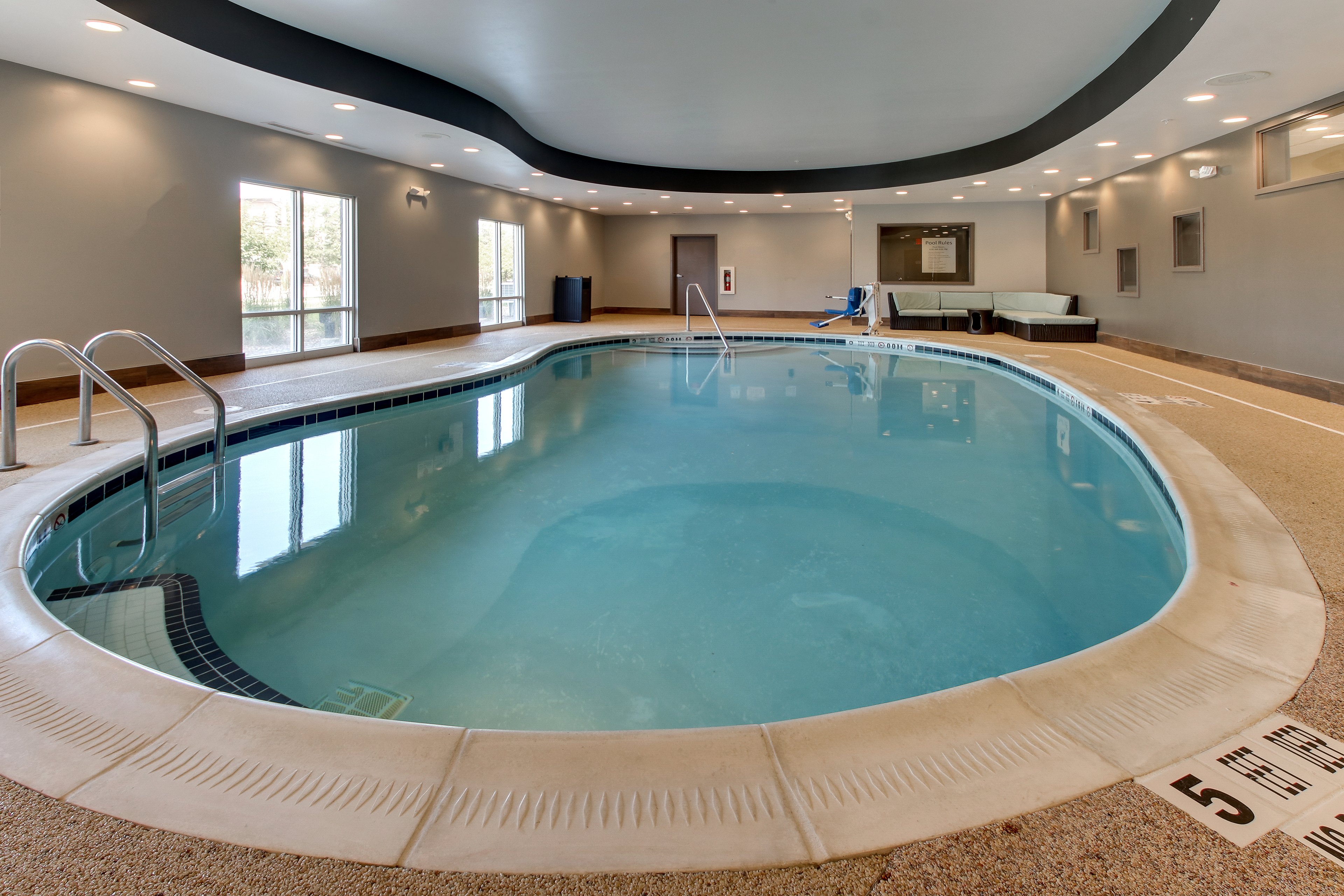 Holiday Inn Express Cheektowaga North East 30/46