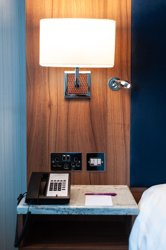 CROWNE PLAZA LONDON HEATHROW T4 18/65