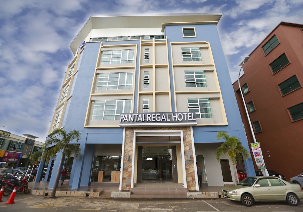 Pantai Regal Hotel 3/50