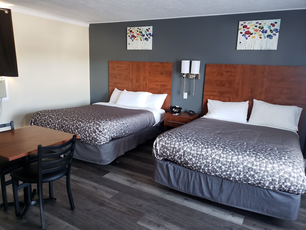Moonlight Inn and Suites Sudbury 8/50