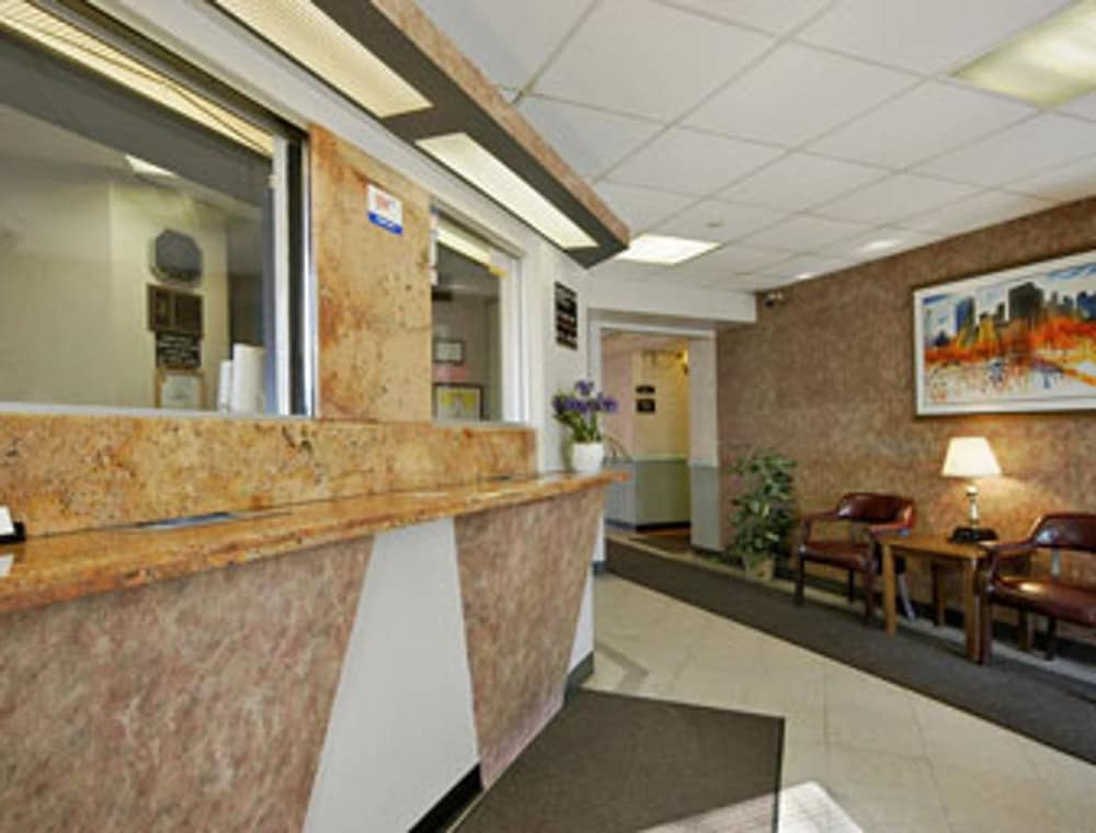 Super 8 by Wyndham Long Island City LGA Hotel 6/26
