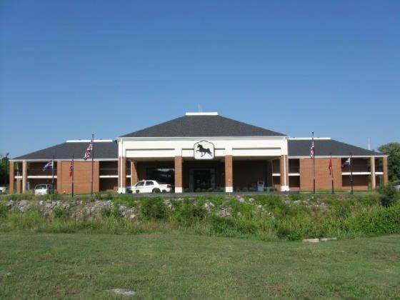 WALKING HORSE LODGE LEWISBURG 1/6