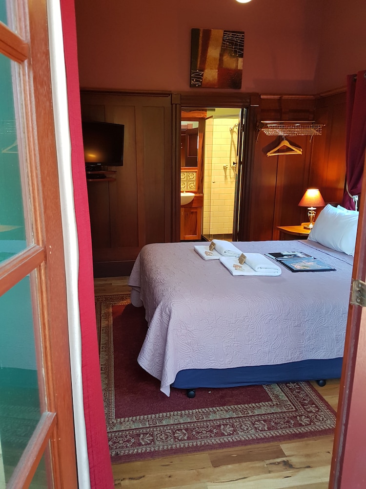 Bridgefield Guest House 19/50