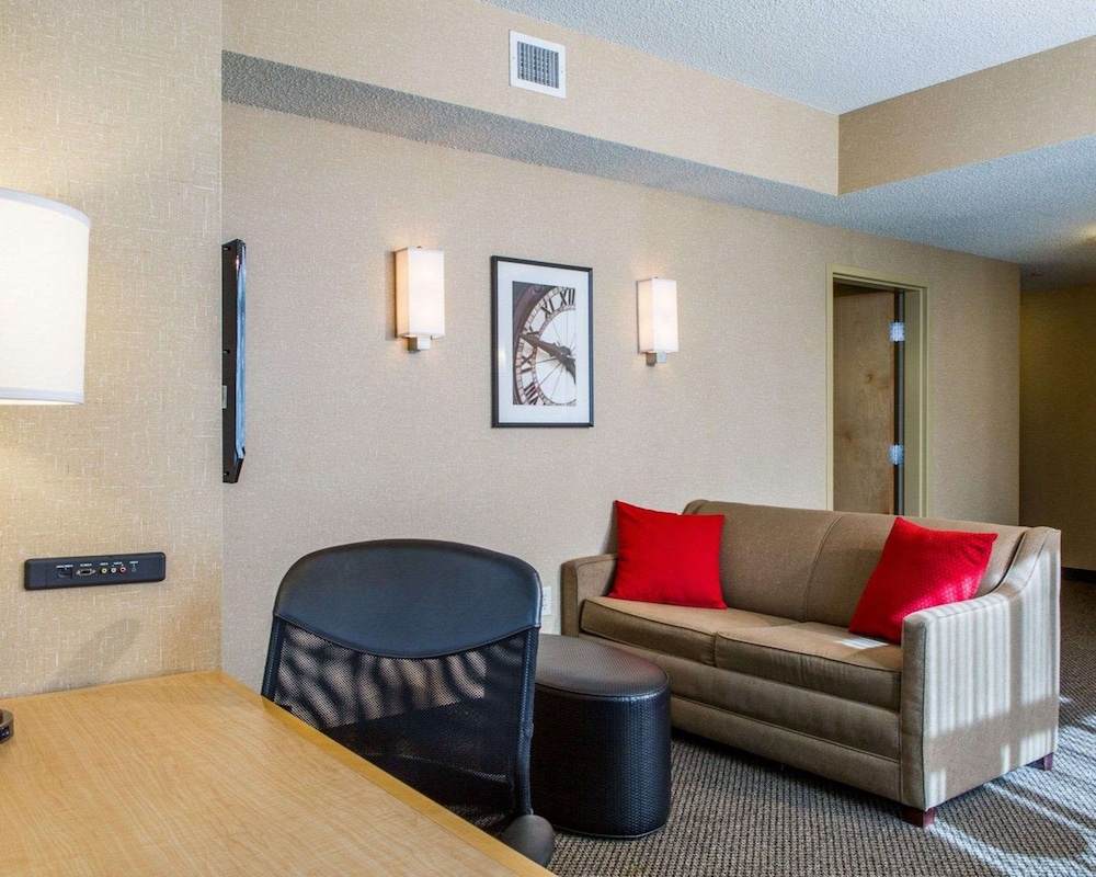 Cambria Hotel Traverse City 24/46