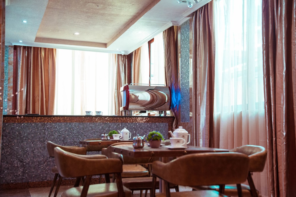 Tiffany Diamond Hotel Makunganya Street 57/66