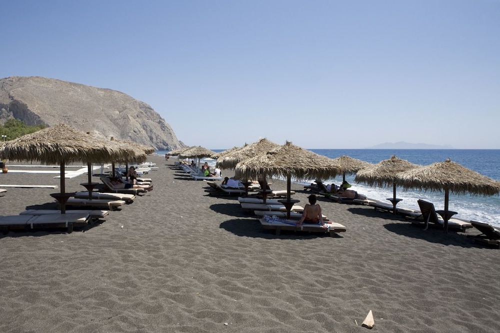 Sea La Vie Beachfront Suites 32/42