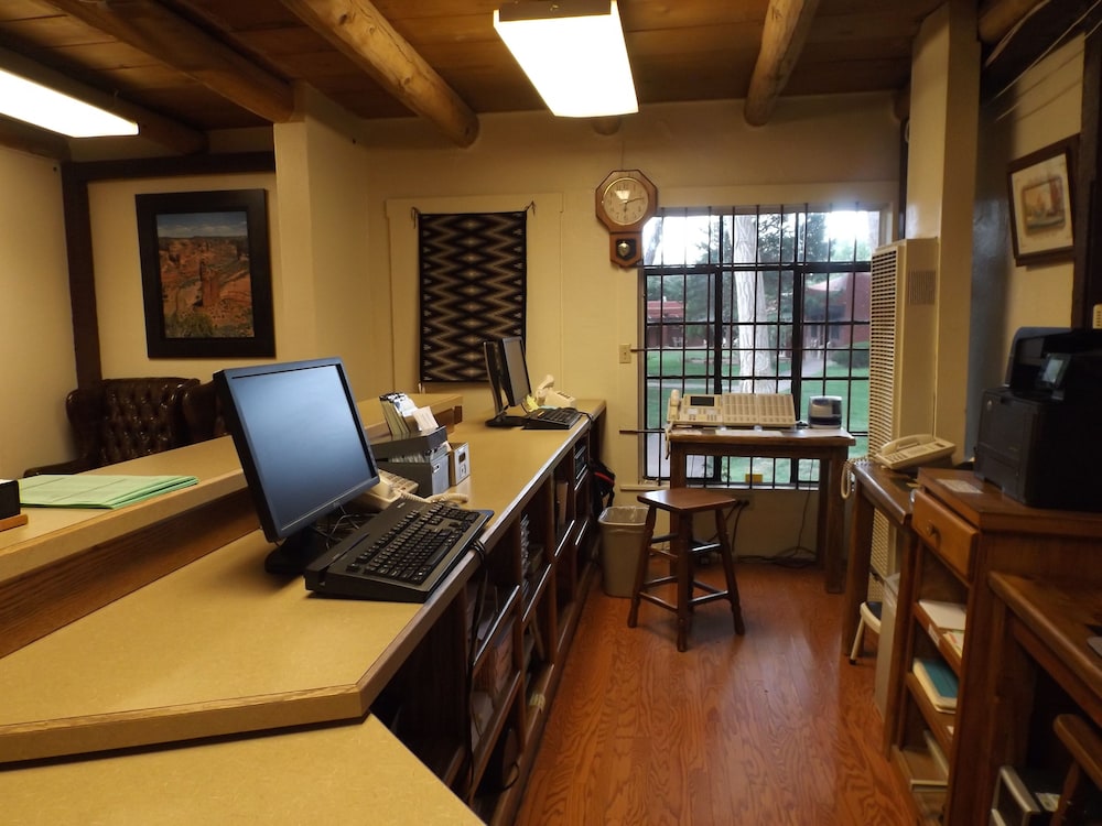 Thunderbird Lodge 33/48
