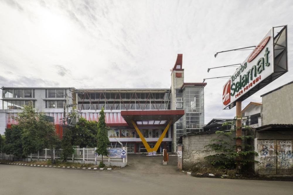 Capital O 1973 Hotel Toserba Selamat Syariah Pelabuhan Ratu 17/22