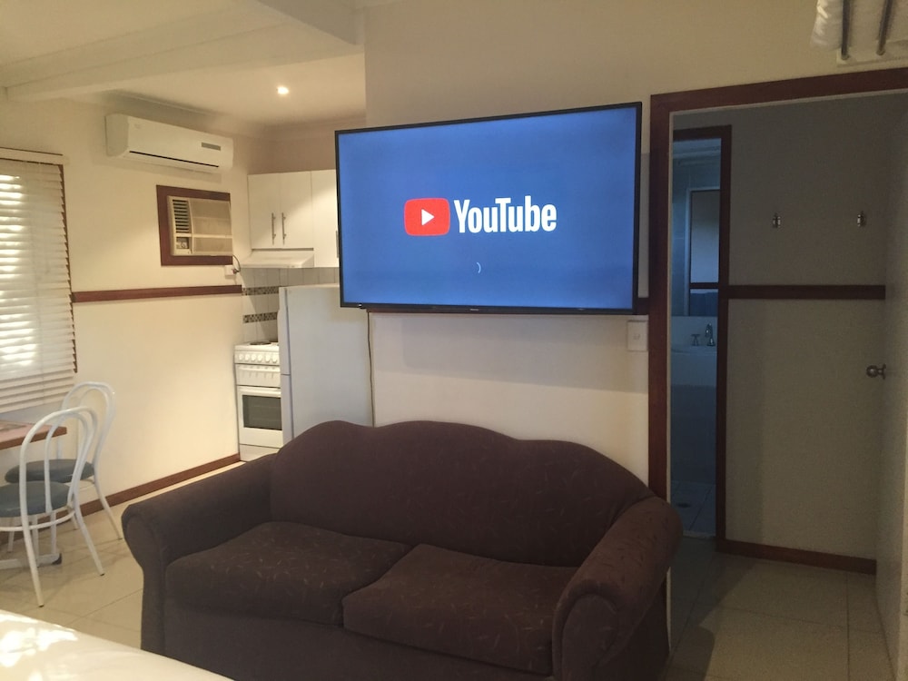 Across Country Motel And Serviced Apartments 3/35