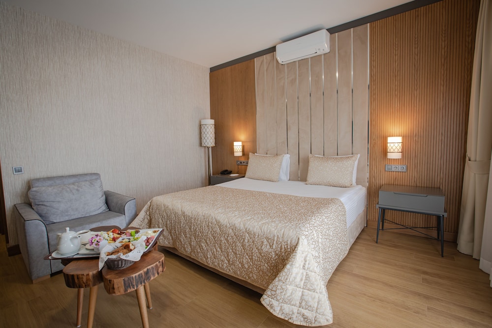 City, Queen Bed