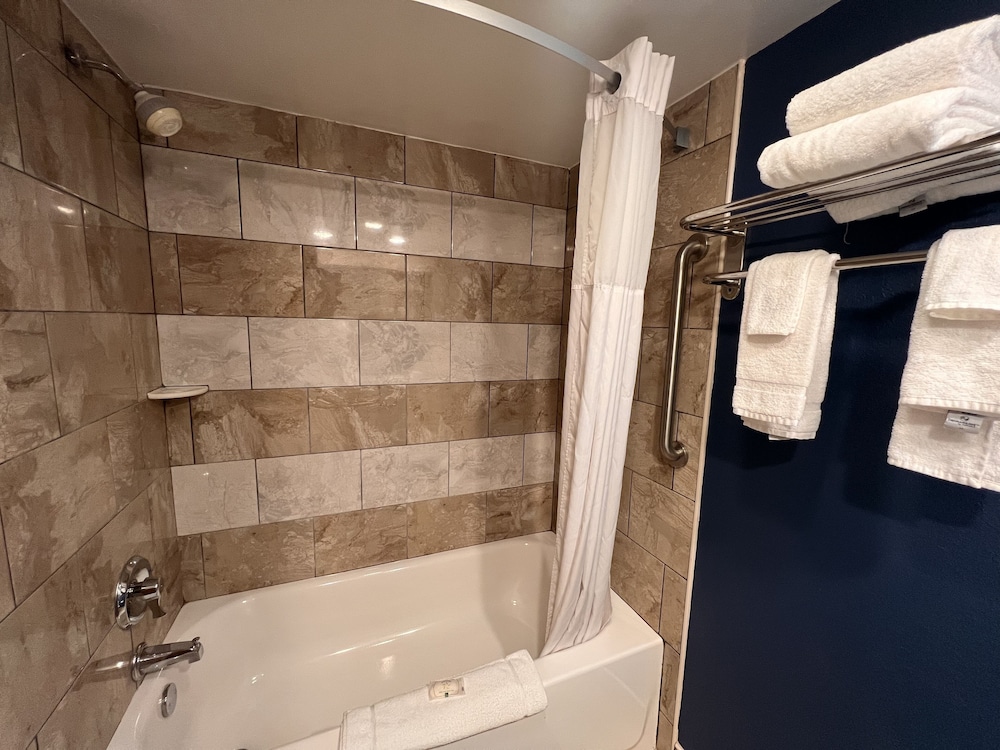 Quality Inn & Suites Louisville East 23/28