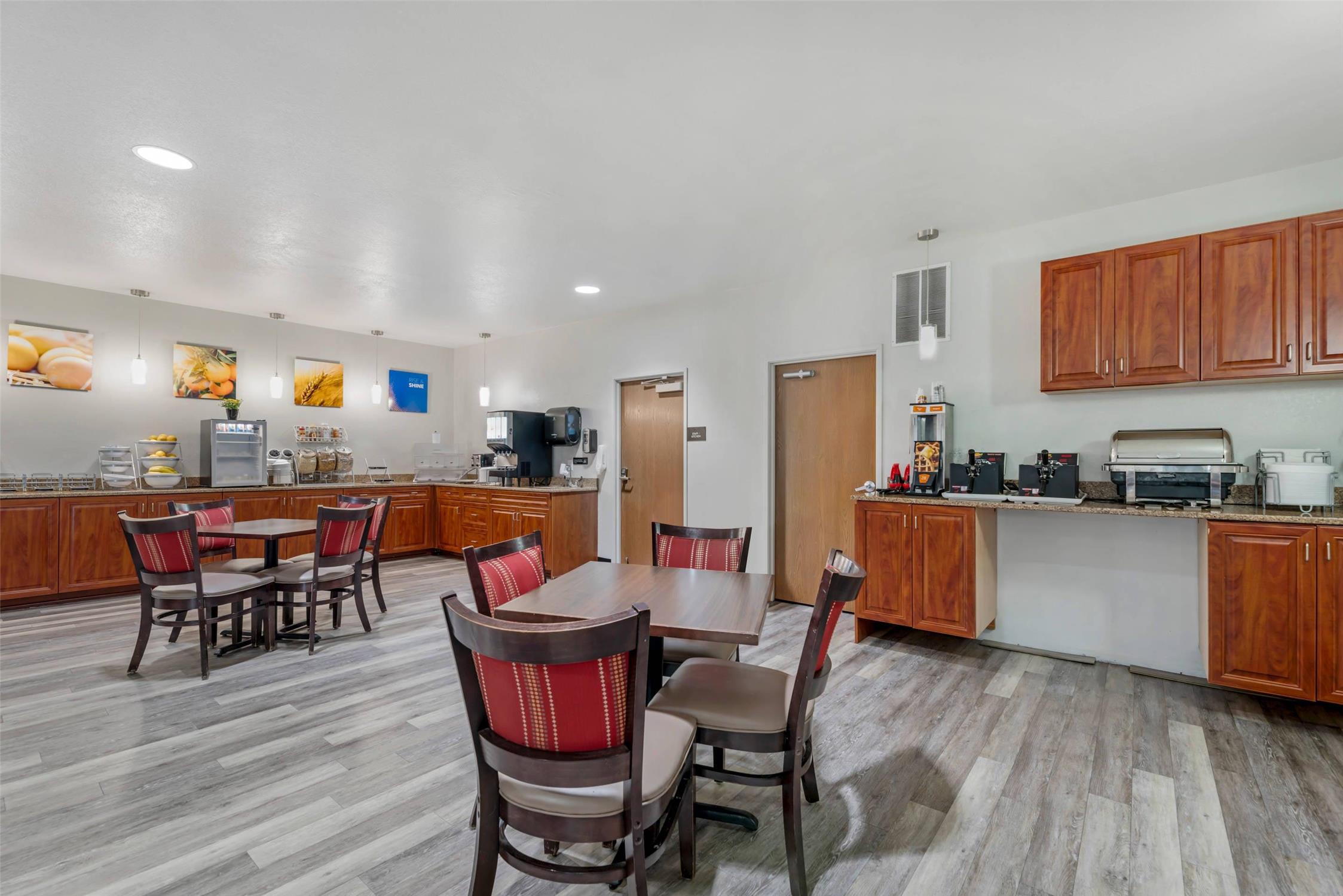 Comfort Suites Lake Geneva East 29/46