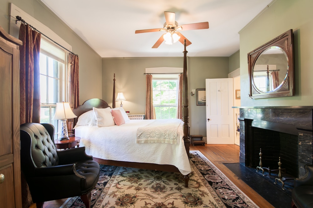 Marshall Slocum Inn 25/44