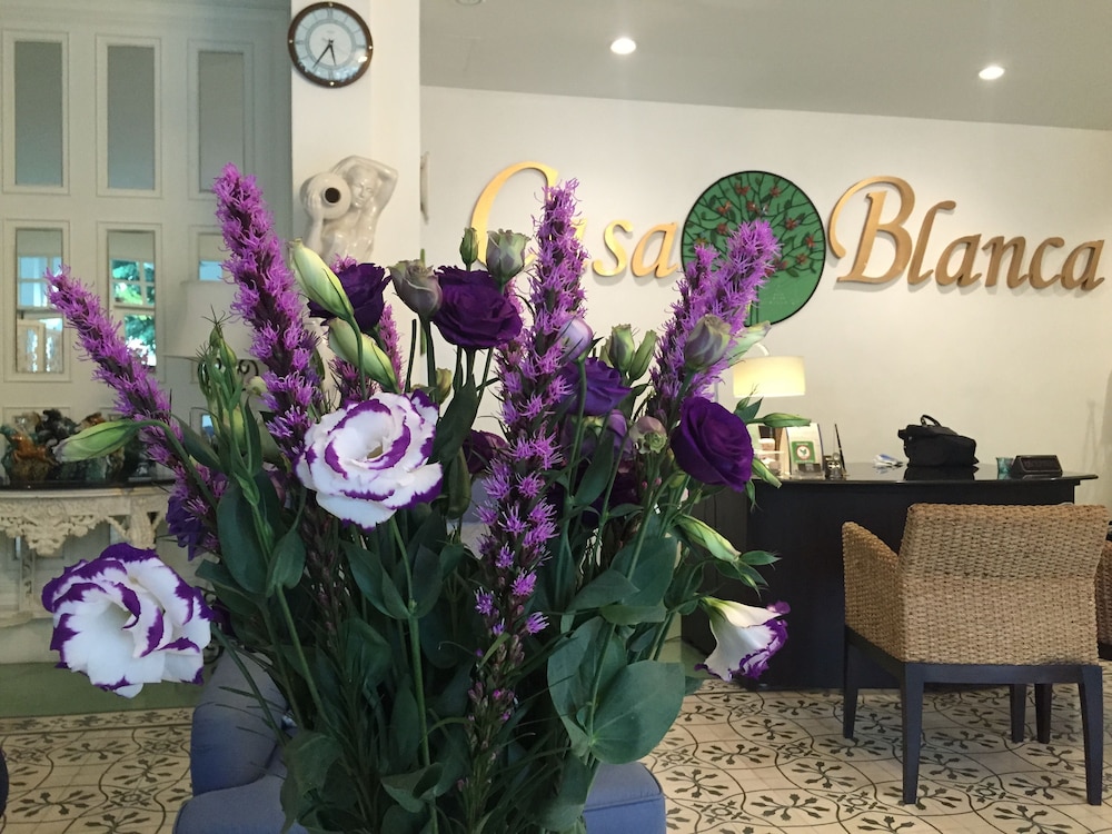 Casa Blanca Boutique Hotel 55/73