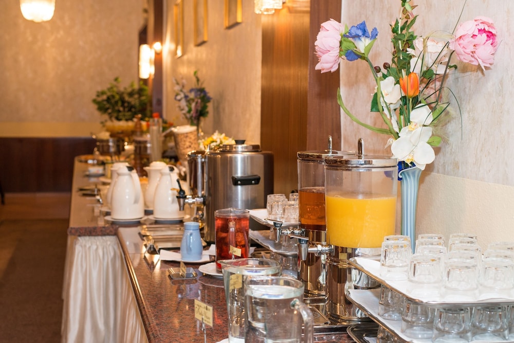 Mozart Hotel 9/60